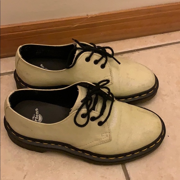 dr martens glitter 1461